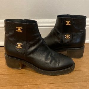Chanel Turnlock boots booties. Kitten low heel 39.5 9.5